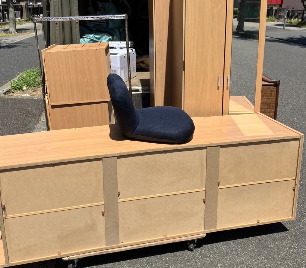 前橋市天川大島町の回収実績：天川大島町の一室から、収納家具と座椅子をまとめて搬出